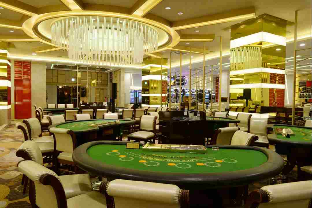 Đánh bài ăn xèng tại Pailin Flamingo Casino