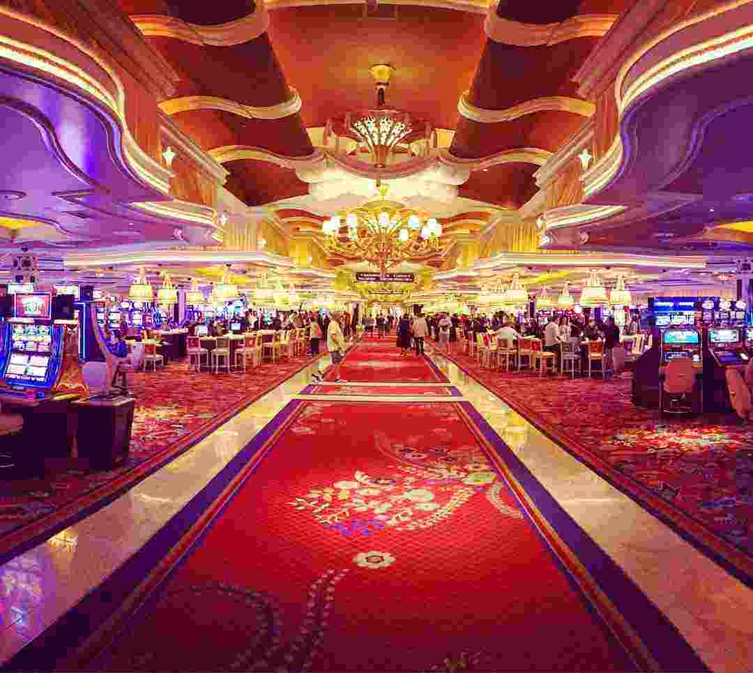 Holiday Palace Resort & Casino nhiều trò chơi cuốn hút