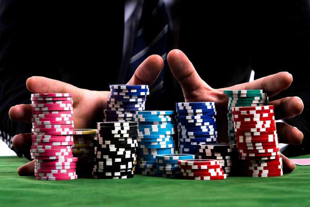 Poker được chơi như thế nào mới chuẩn?